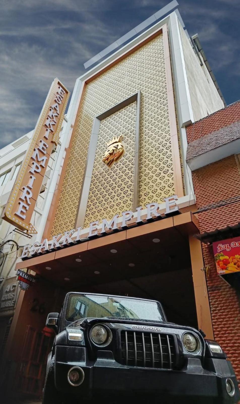 Esakki Empire Hotel Madras Buitenkant foto