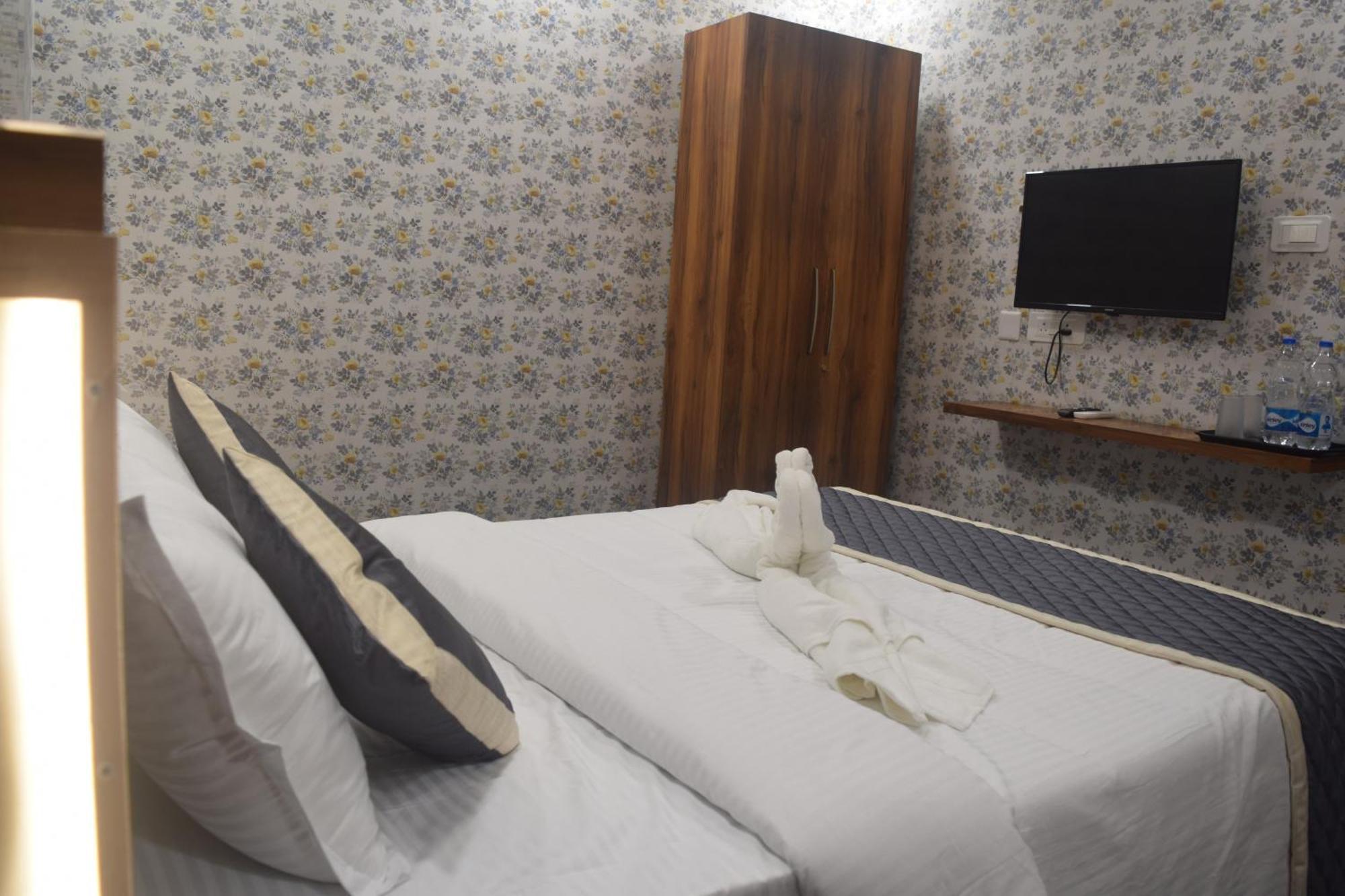 Esakki Empire Hotel Madras Buitenkant foto