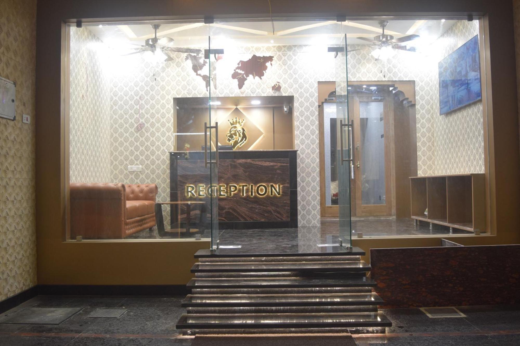 Esakki Empire Hotel Madras Buitenkant foto