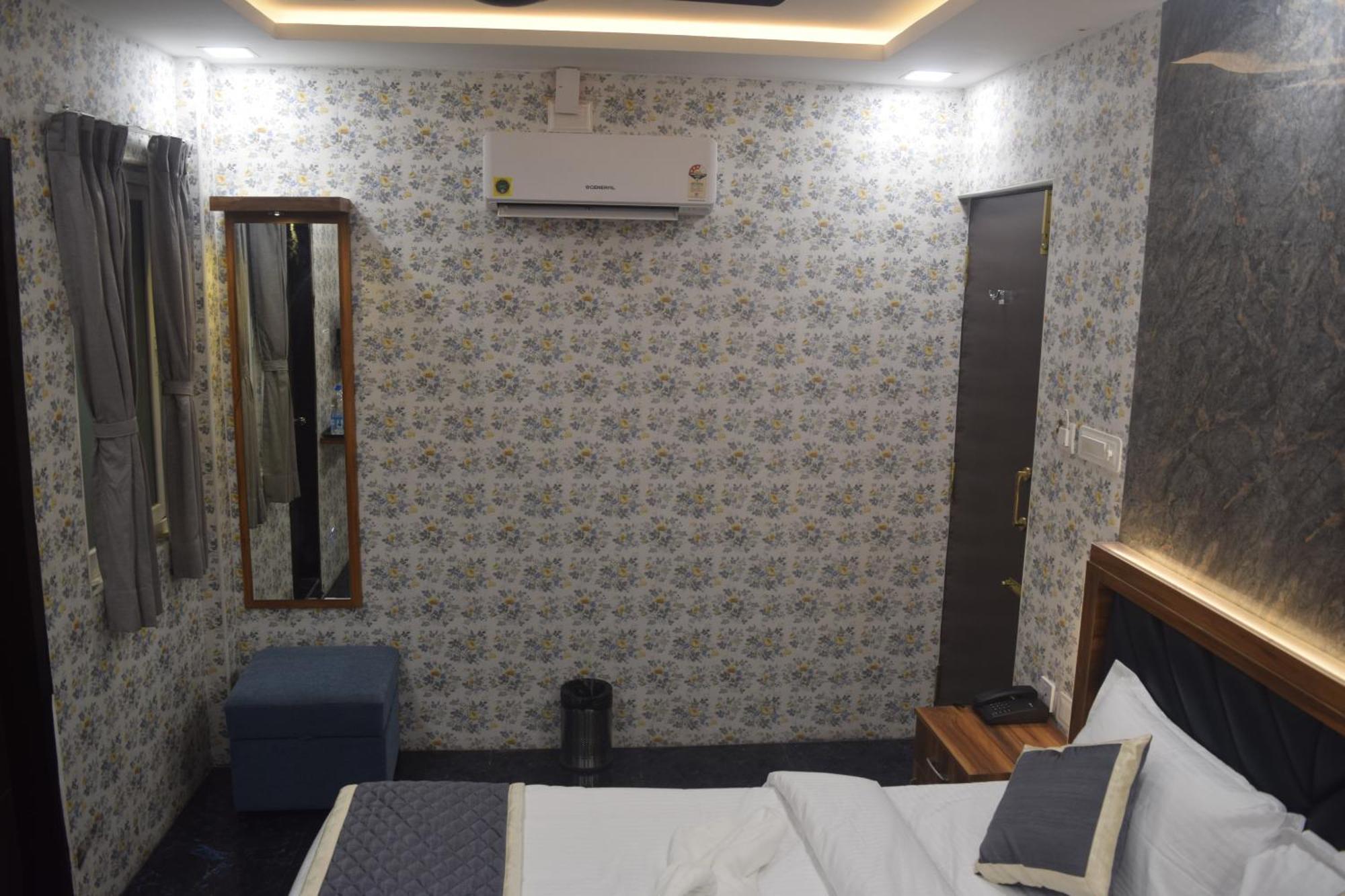 Esakki Empire Hotel Madras Buitenkant foto
